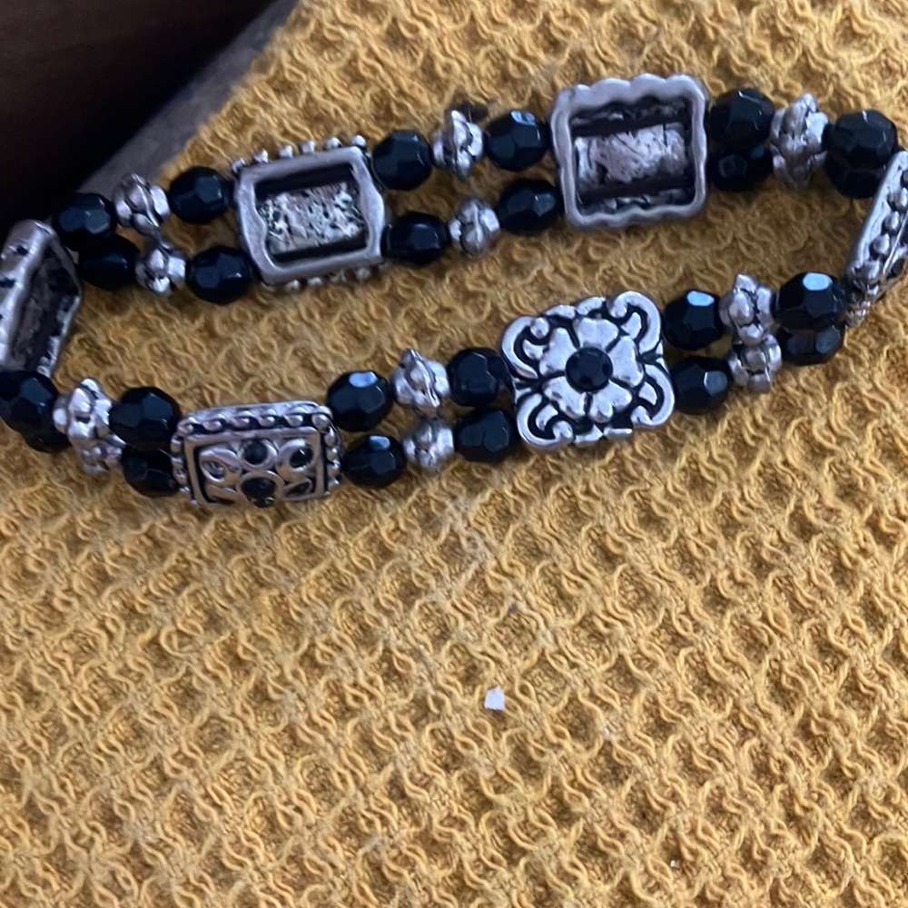 Elegant Black and Silver Beaded stretch Bracelet